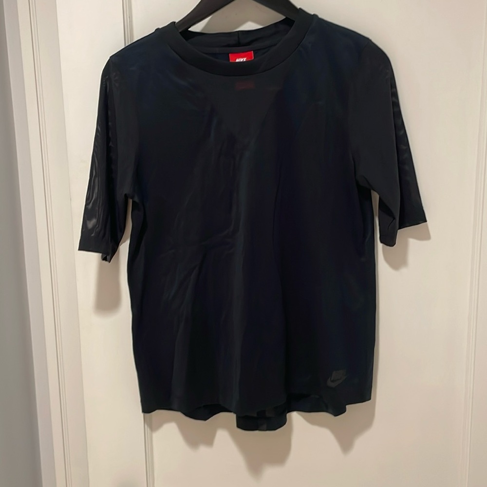 Sheer sleeves and v neck nike pleated back size small